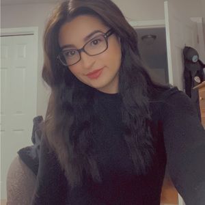 Meet your Posher, CiCi🛍️